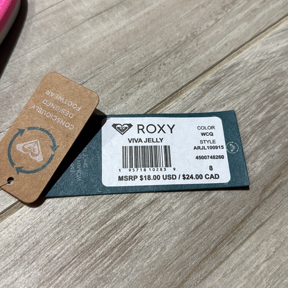 NWT Roxy flip flops - Picture 3 of 4